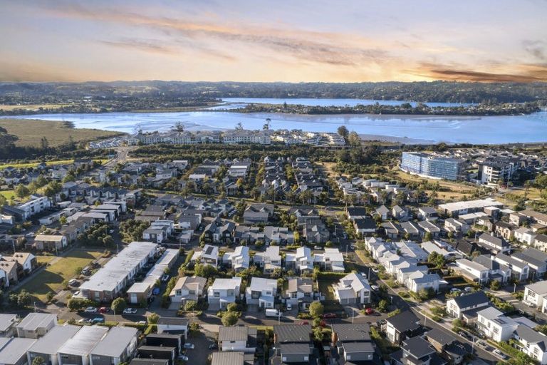 Photo of property in 32 Meteor Road, Hobsonville, Auckland, 0616