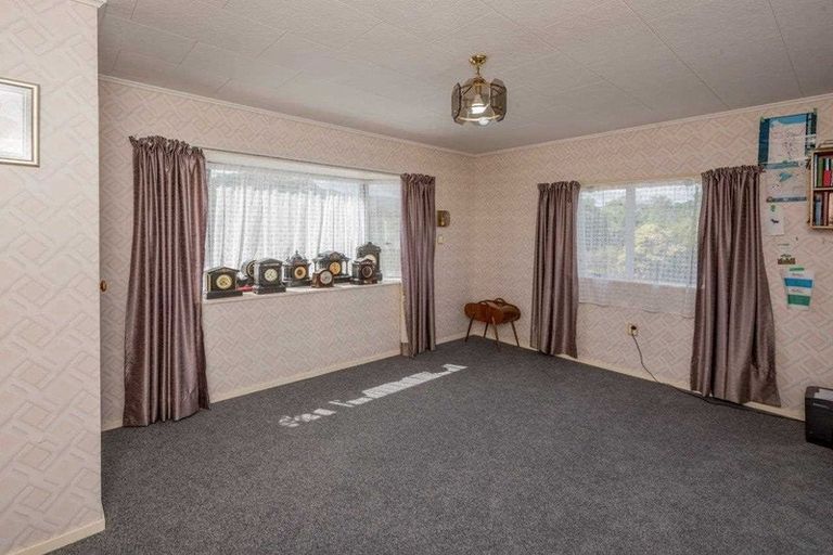 Photo of property in 1 Goldie Place, Waikanae Beach, Waikanae, 5036