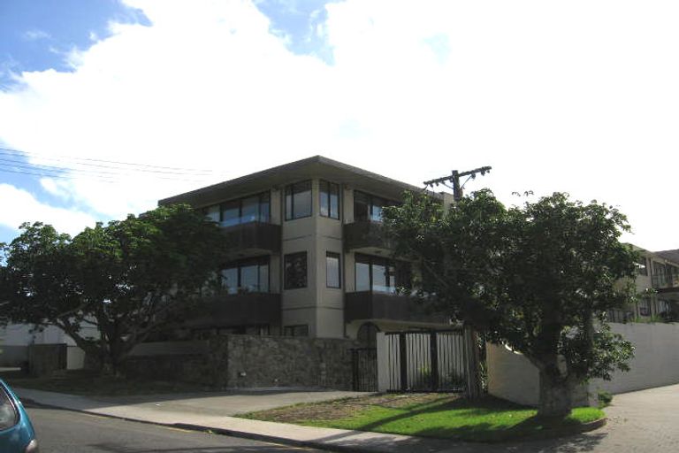 Photo of property in 14/2a Frieston Road, Milford, Auckland, 0620