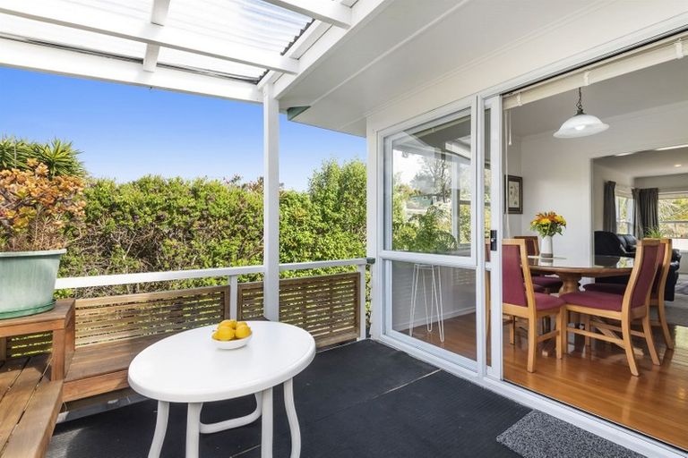 Photo of property in 1/1 Tallington Crescent, Torbay, Auckland, 0630