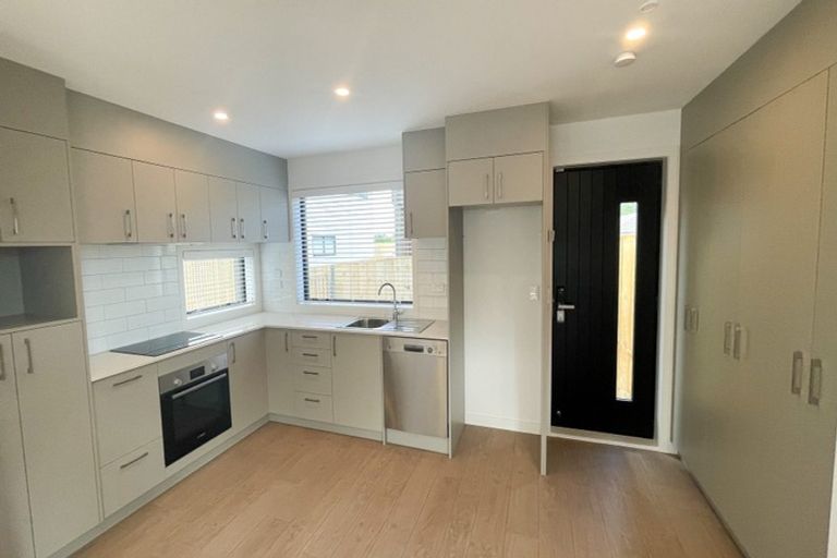 Photo of property in 4/5 Brandon Road, Glen Eden, Auckland, 0602