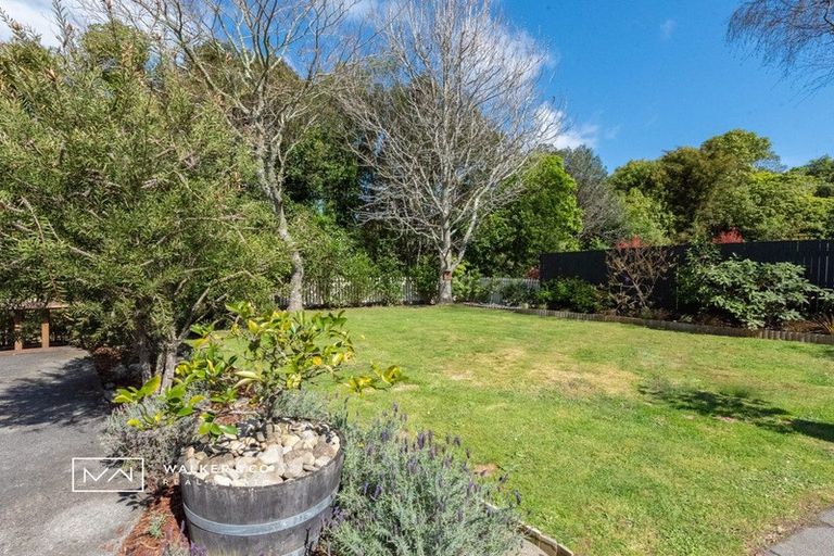 Photo of property in 40 Larchmont Grove, Totara Park, Upper Hutt, 5018