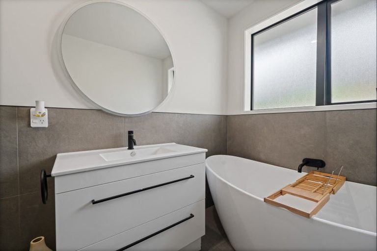 Photo of property in 21c Garrett Drive, Whalers Gate, New Plymouth, 4310