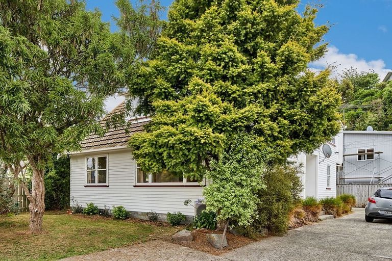 Photo of property in 24 Redwood Avenue, Tawa, Wellington, 5028
