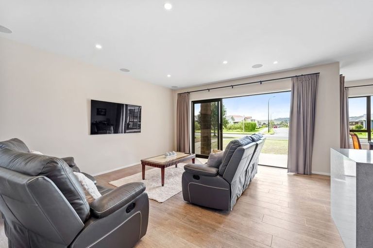 Photo of property in 60 Pohutukawa Parade, Riverhead, 0820