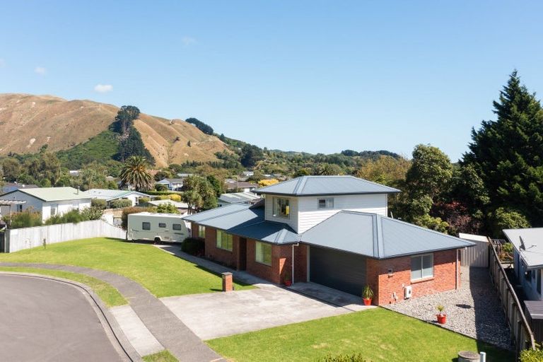 Photo of property in 16 Matuhi Street, Waikanae, 5036