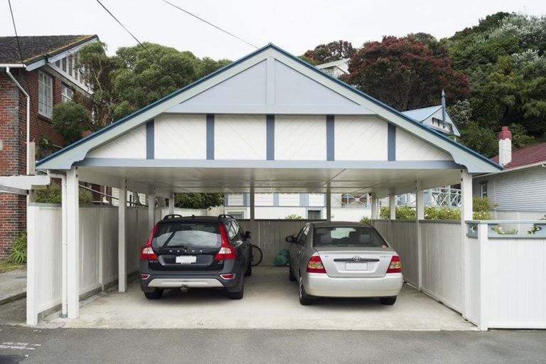 Photo of property in 176 Derwent Street, Island Bay, Wellington, 6023