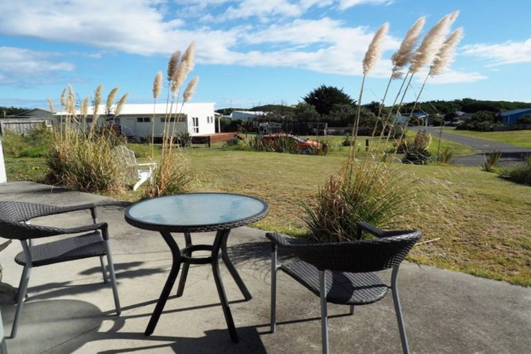 Photo of property in 1 Te Awe Awe Grove, Himatangi Beach, Foxton, 4891