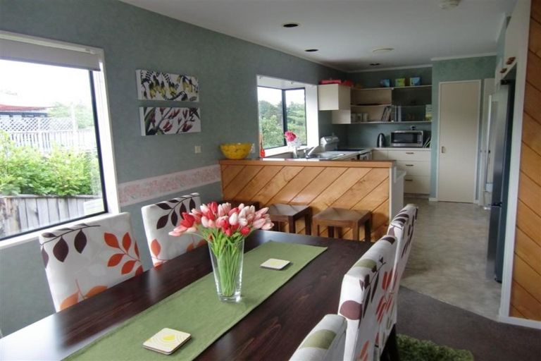 Photo of property in 7 Larsen Place, Merrilands, New Plymouth, 4312
