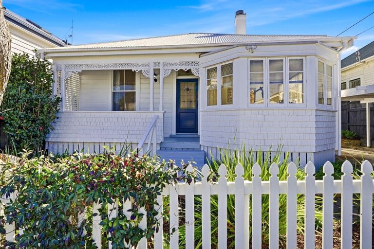 Photo of property in 3 Huia Street, Devonport, Auckland, 0624