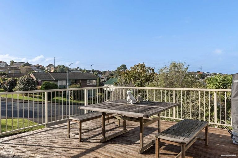 Photo of property in 37 Athena Drive, Totara Vale, Auckland, 0629