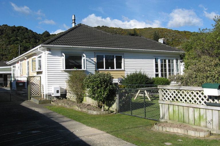 Photo of property in 60 Bull Avenue, Wainuiomata, Lower Hutt, 5014