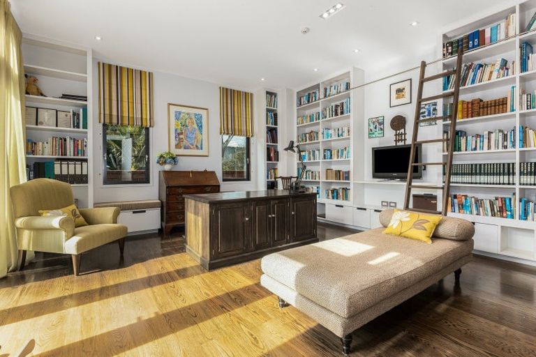 Photo of property in 286 Oriental Parade, Oriental Bay, Wellington, 6011