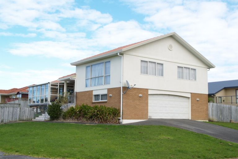 Photo of property in 7 Faldo Drive, Golflands, Auckland, 2013
