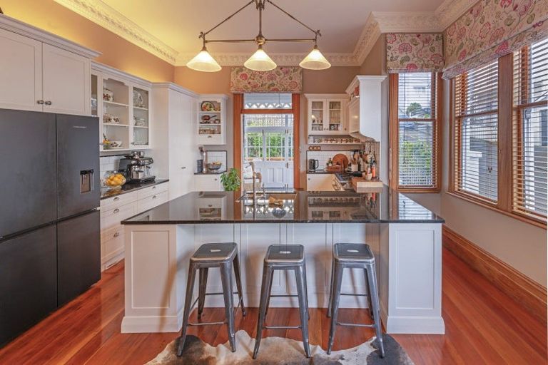 Photo of property in 26 Grant Road, Thorndon, Wellington, 6011