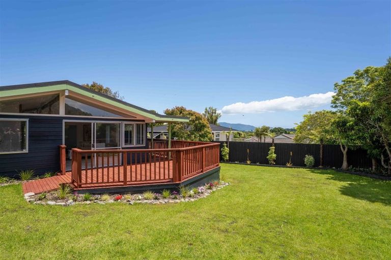 Photo of property in 15 Ruru Street, Waikanae, 5036