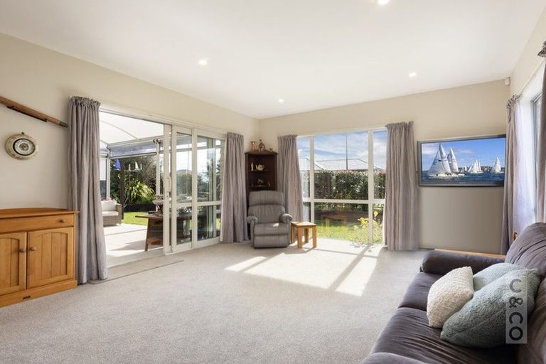 Photo of property in 64 Pohutukawa Parade, Riverhead, 0820
