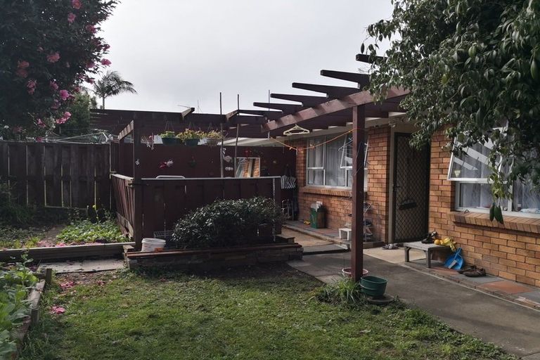 Photo of property in 1/22 La Perouse Street, Botany Downs, Auckland, 2010