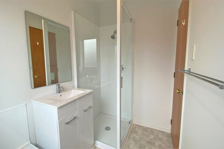 Photo of property in 2/116 Titirangi Road, New Lynn, Auckland, 0600