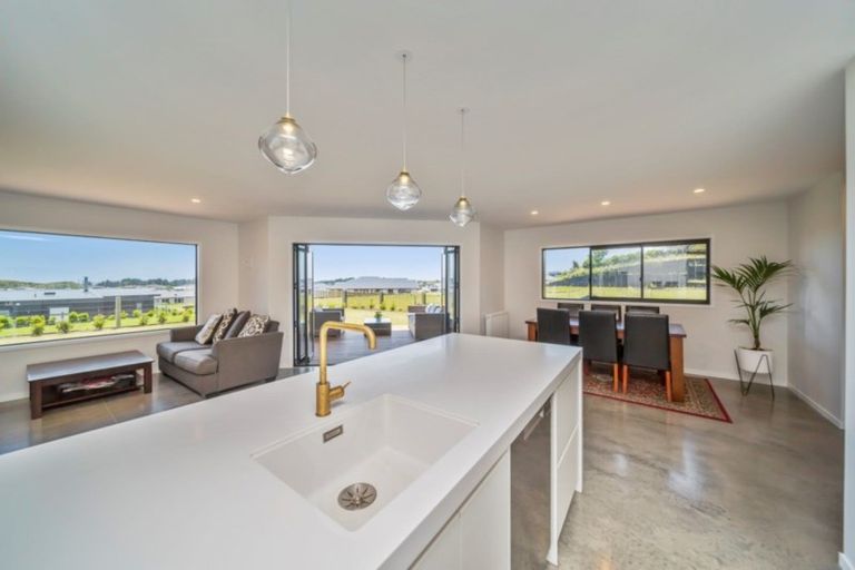Photo of property in 18 Kotare Drive, Waiwhakaiho, New Plymouth, 4312