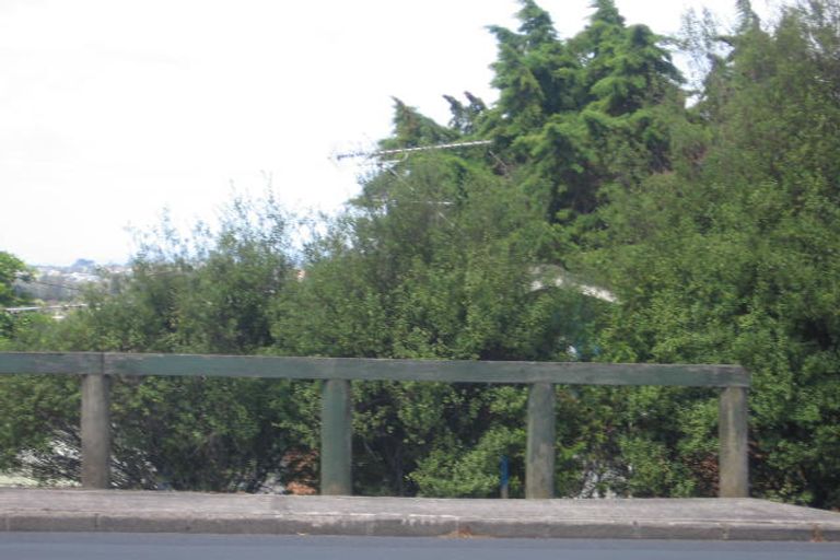 Photo of property in 415 Glenfield Road, Glenfield, Auckland, 0629