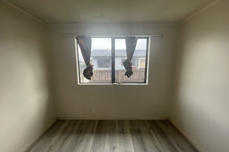 Photo of property in 2/12 Trimdon Street, Randwick Park, Auckland, 2105