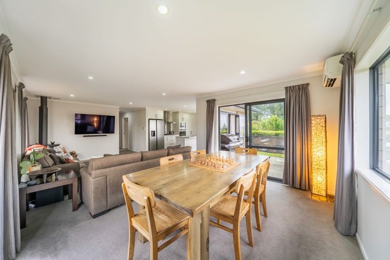 Photo of property in 5 Mckenzie Way, Timberlea, Upper Hutt, 5018