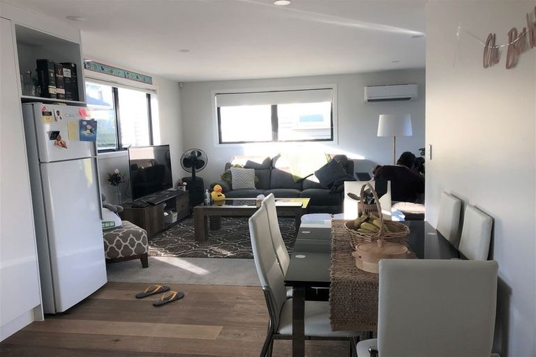 Photo of property in 52a Waipani Road, Te Atatu Peninsula, Auckland, 0610