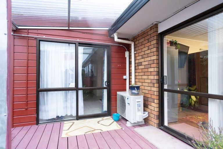 Photo of property in 15 Camden Place, Papatoetoe, Auckland, 2025