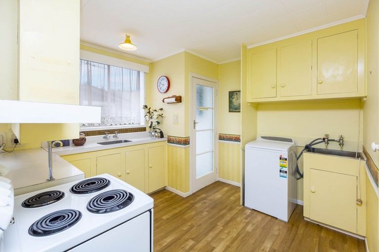 Photo of property in 2/10 Ponderosa Grove, Maoribank, Upper Hutt, 5018