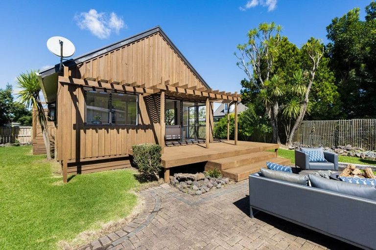 Photo of property in 45 Darren Crescent, Half Moon Bay, Auckland, 2012
