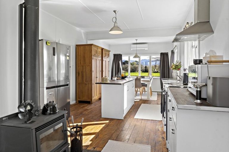 Photo of property in 6 South Featherston Road, South Featherston, Featherston, 5771