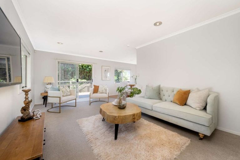 Photo of property in 30a Colmar Road, Mellons Bay, Auckland, 2014