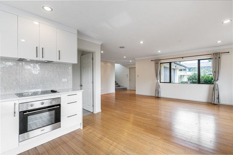 Photo of property in 114a Ti Rakau Drive, Pakuranga, Auckland, 2010