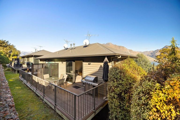 Photo of property in Arno Apartment, 9/8 Mckerrow Place, Sunshine Bay, Queenstown, 9300