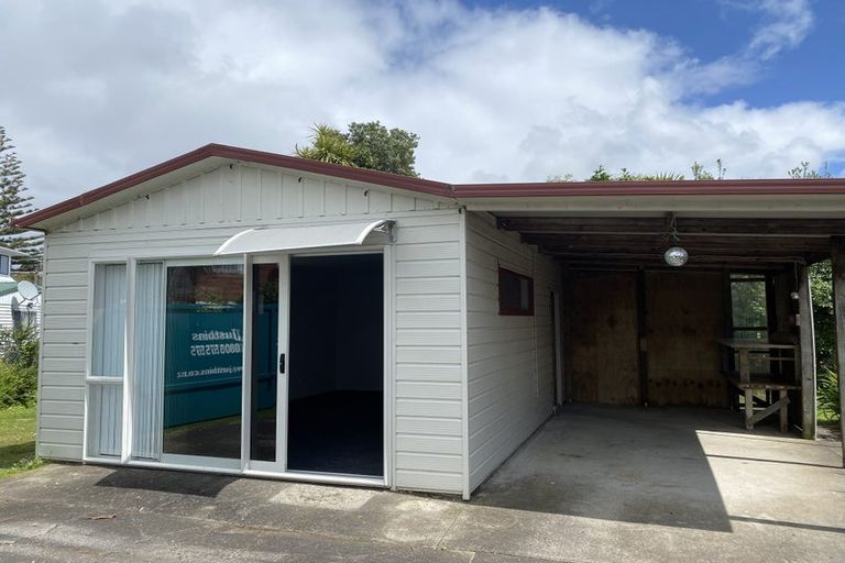 Photo of property in 65 Edgewater Drive, Pakuranga, Auckland, 2010