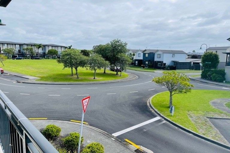 Photo of property in 3/23 Opito Way, East Tamaki, Auckland, 2013