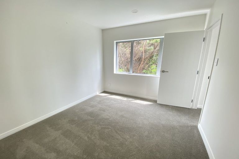 Photo of property in 24 Lorikeet Place, Unsworth Heights, Auckland, 0632