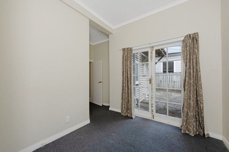 Photo of property in 82 Glenmore Street, Northland, Wellington, 6012