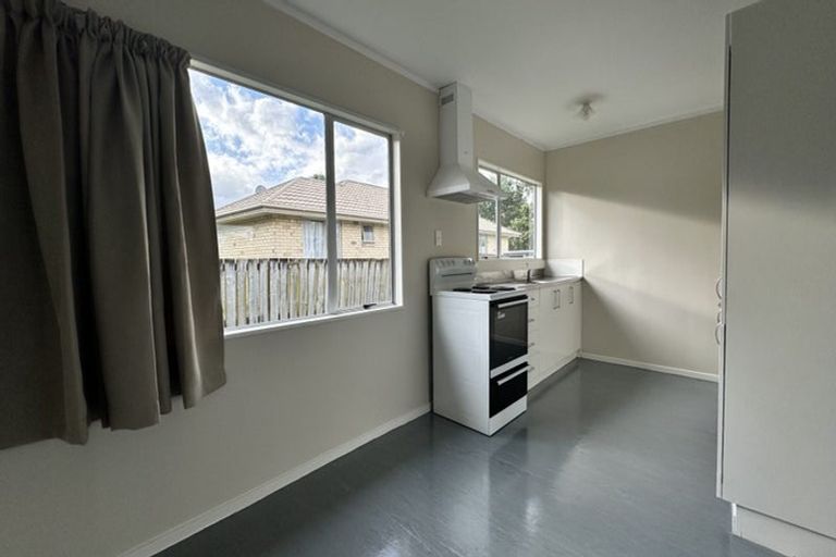 Photo of property in 33 Selak Place, Glen Eden, Auckland, 0602
