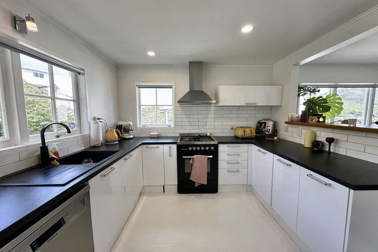 Photo of property in 24a Parklands Drive, Karori, Wellington, 6012