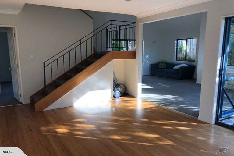 Photo of property in 38 Waldorf Crescent, Orewa, 0931