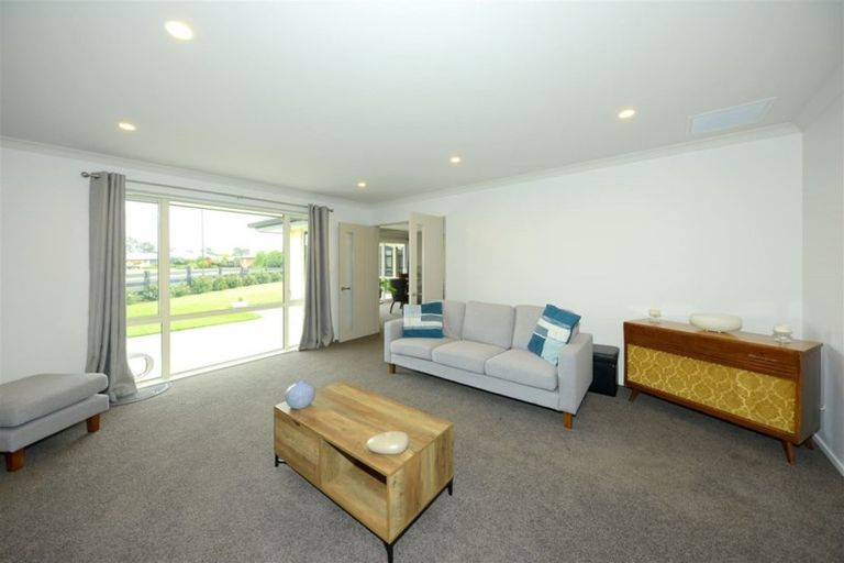 Photo of property in 2 Binyon Place, Rolleston, 7614