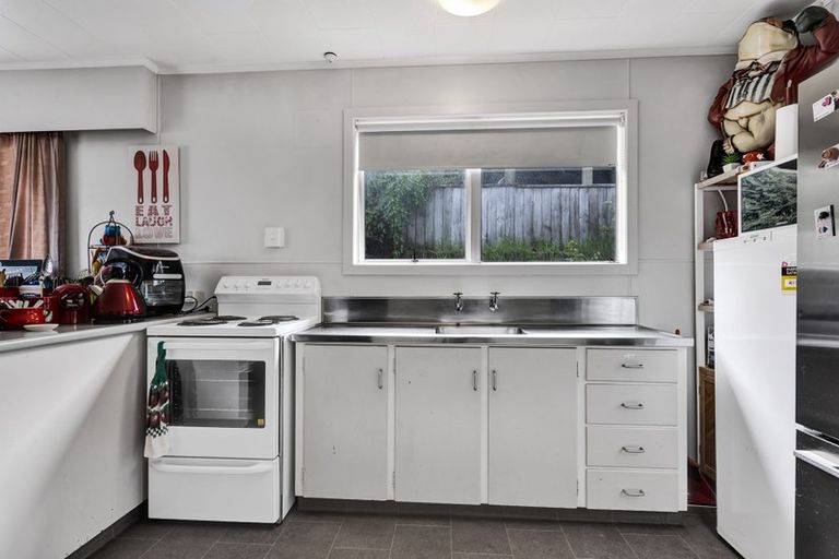 Photo of property in 15b Parsons Street, Vogeltown, New Plymouth, 4310