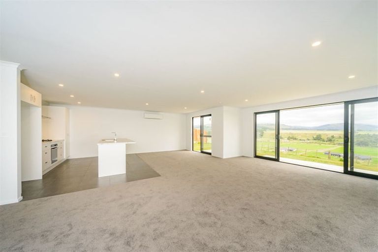 Photo of property in 154b Pacific Drive, Fitzherbert, Palmerston North, 4410