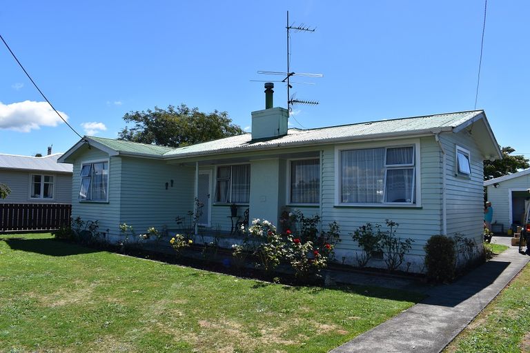 Photo of property in 25 Diamond Street, Carterton, 5713