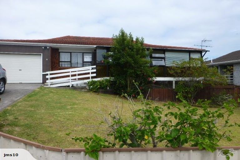 Photo of property in 2/87 Cook Street, Howick, Auckland, 2014