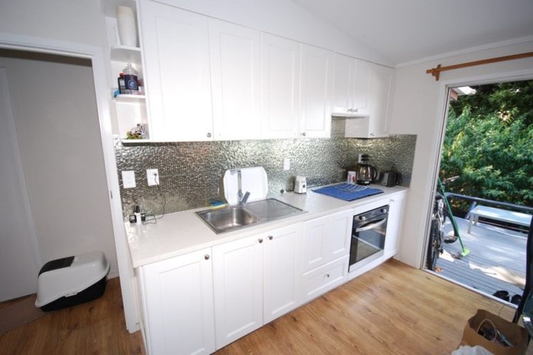 Photo of property in 2/64 Exmouth Road, Northcote, Auckland, 0627