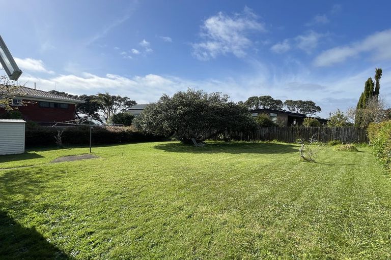 Photo of property in 11 Heath Avenue, Northcote, Auckland, 0627