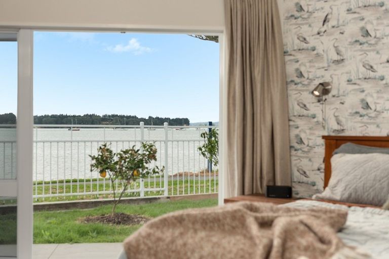 Photo of property in 18 Beach Grove, Omokoroa, 3114